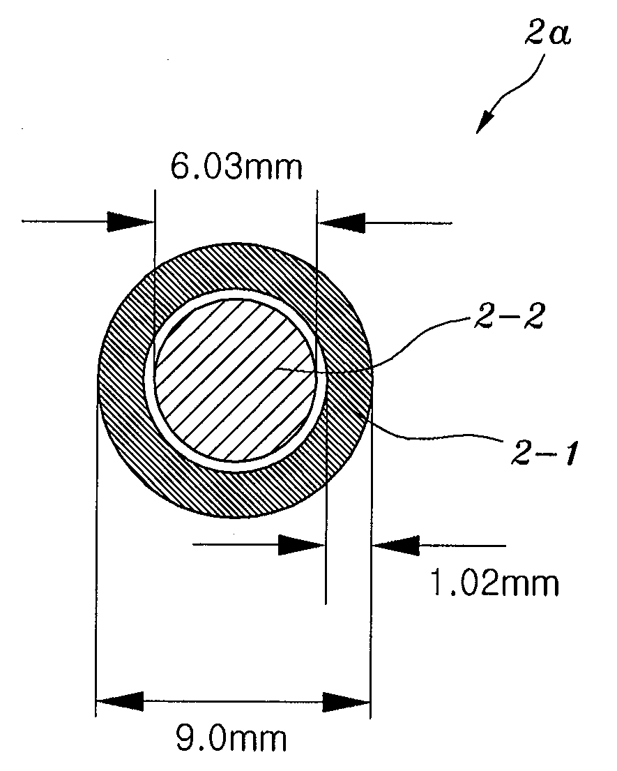 Liquid-metal-cooled fast reactor core comprising nuclear fuel assembly with nuclear fuel rods with varying fuel cladding thickness in each of the reactor core regions