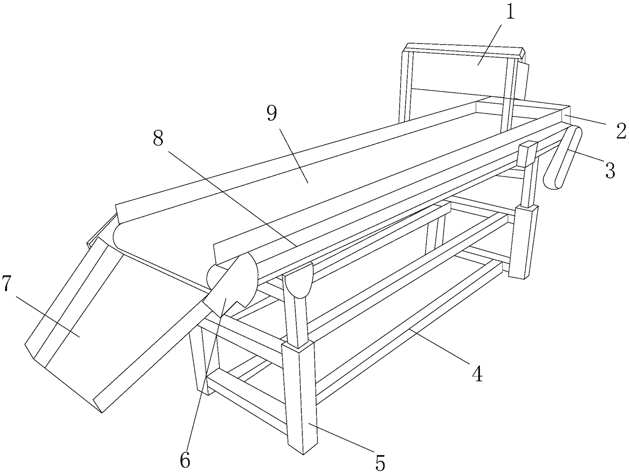 Self-stabilizing cleaning cargo conveyor