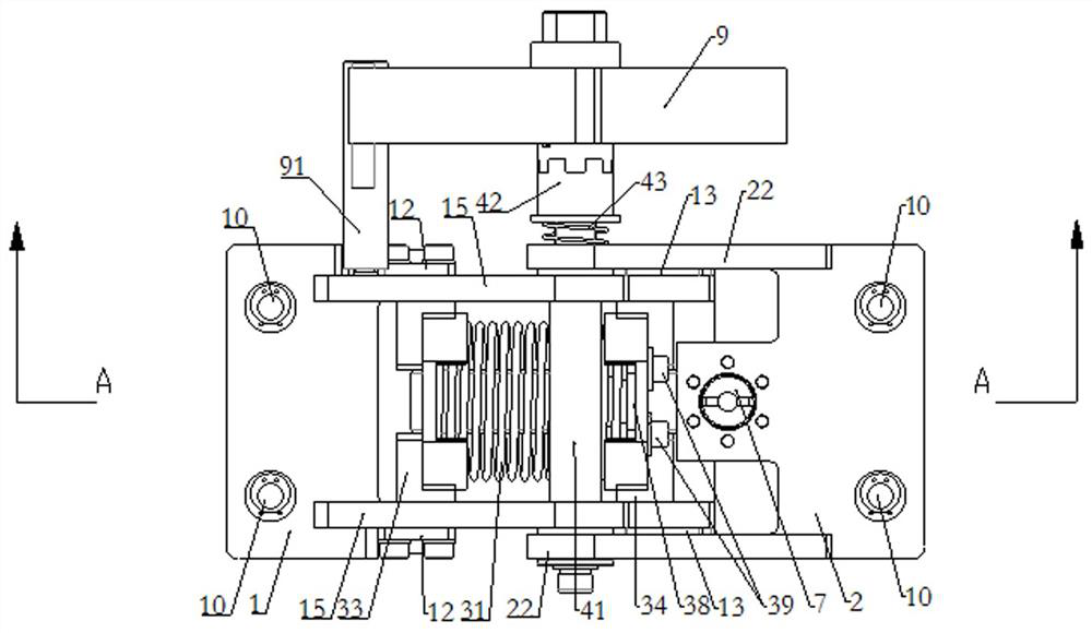 A low-impact energy storage pre-tightening hinge