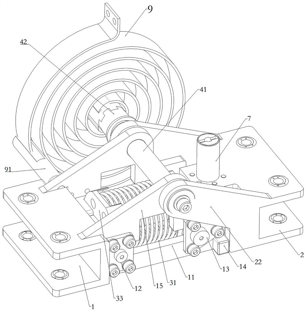 A low-impact energy storage pre-tightening hinge