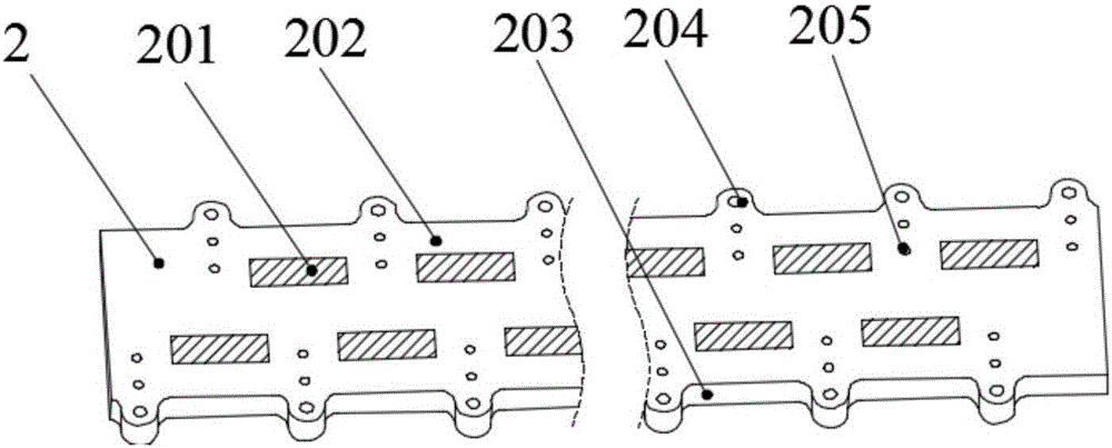 Linear detector packaging structure capable of suppressing stray light and evening light flux and realization method