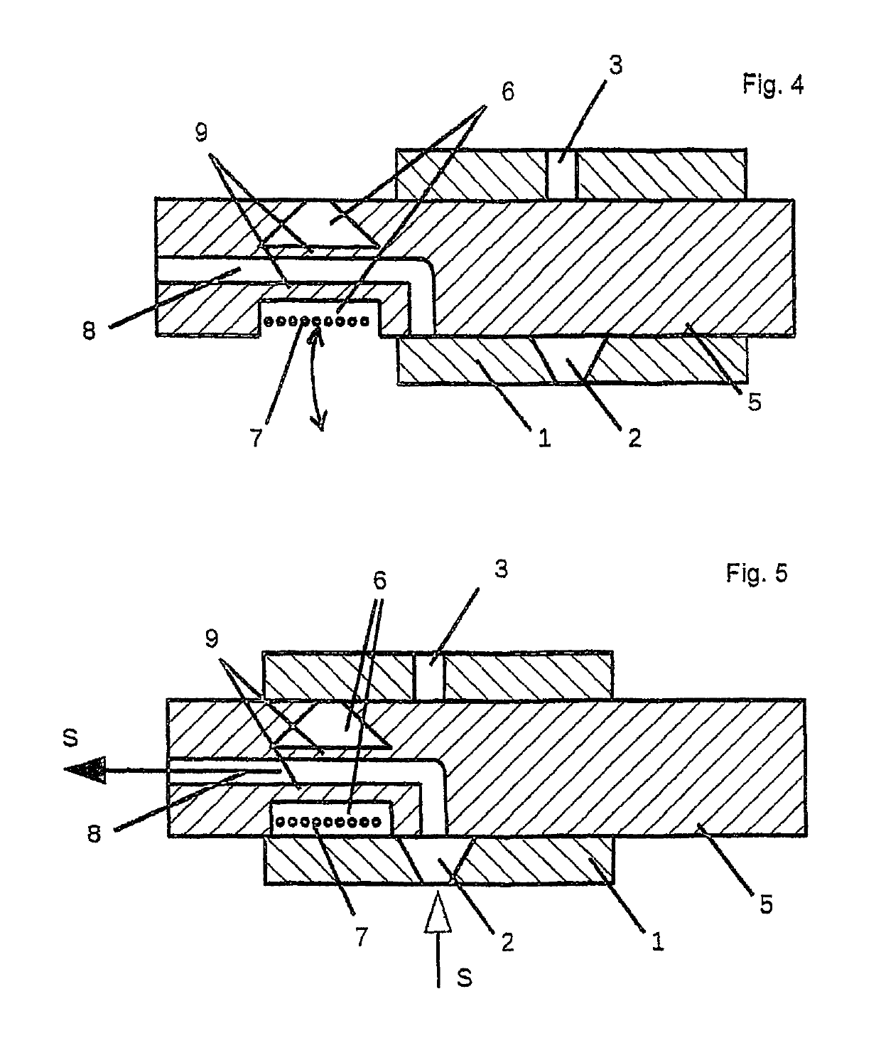 Device for filtering a plastic melt