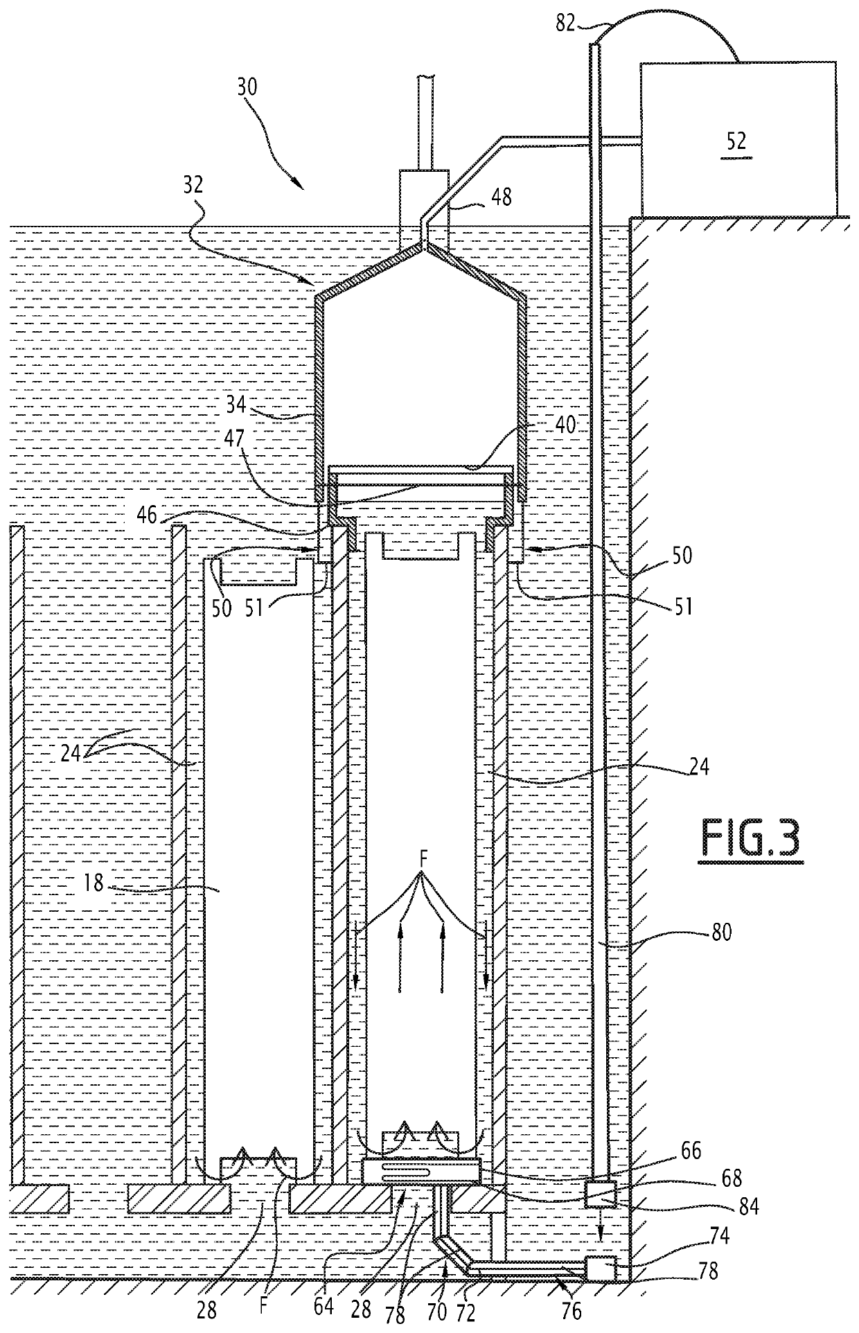 Leakage testing device for seal verification by penetrant inspection of a nuclear fuel assembly located in a cell of a storage rack