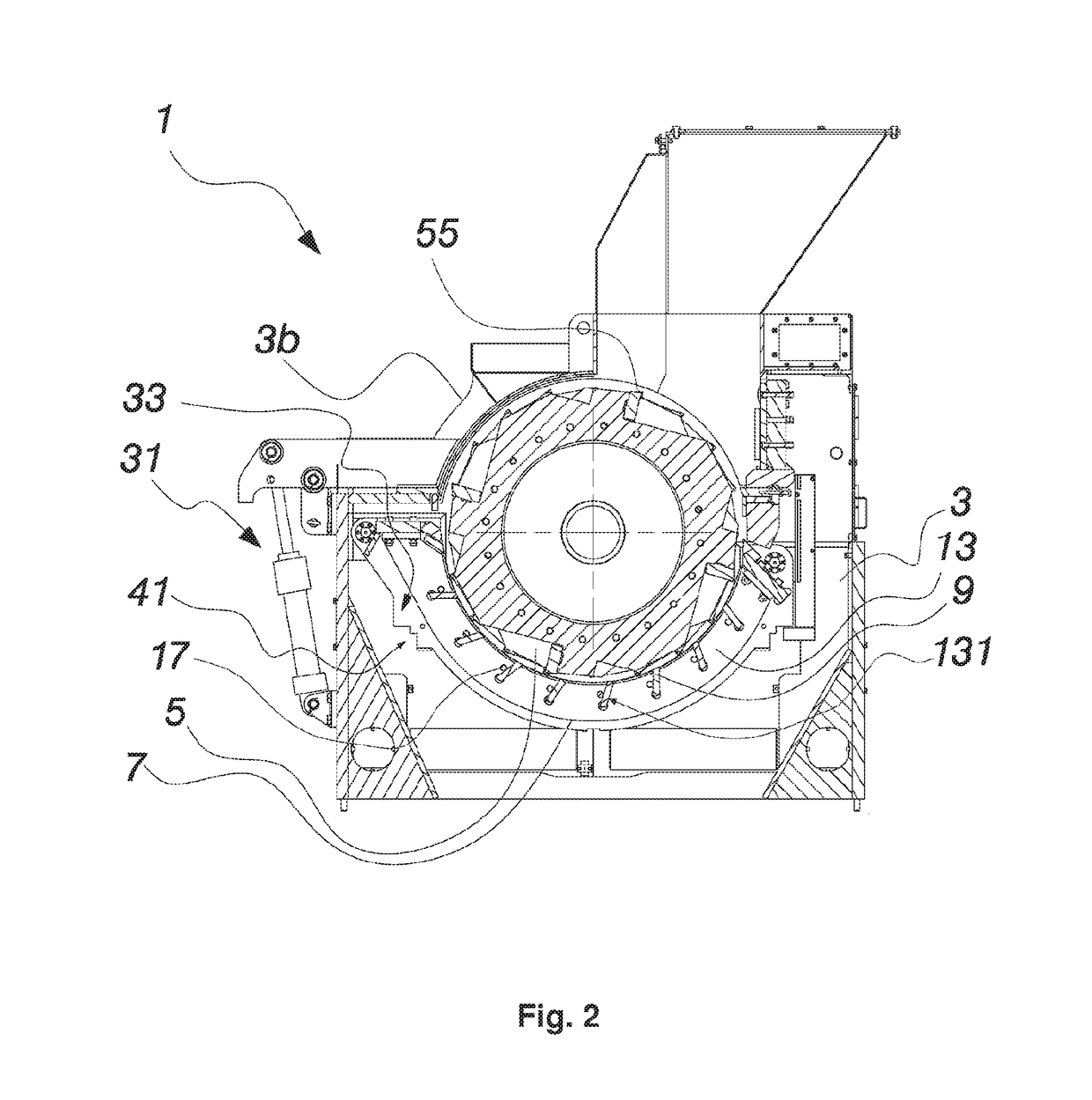 Bottom grate of a crusher or drum chipper and method of producing the bottom grate