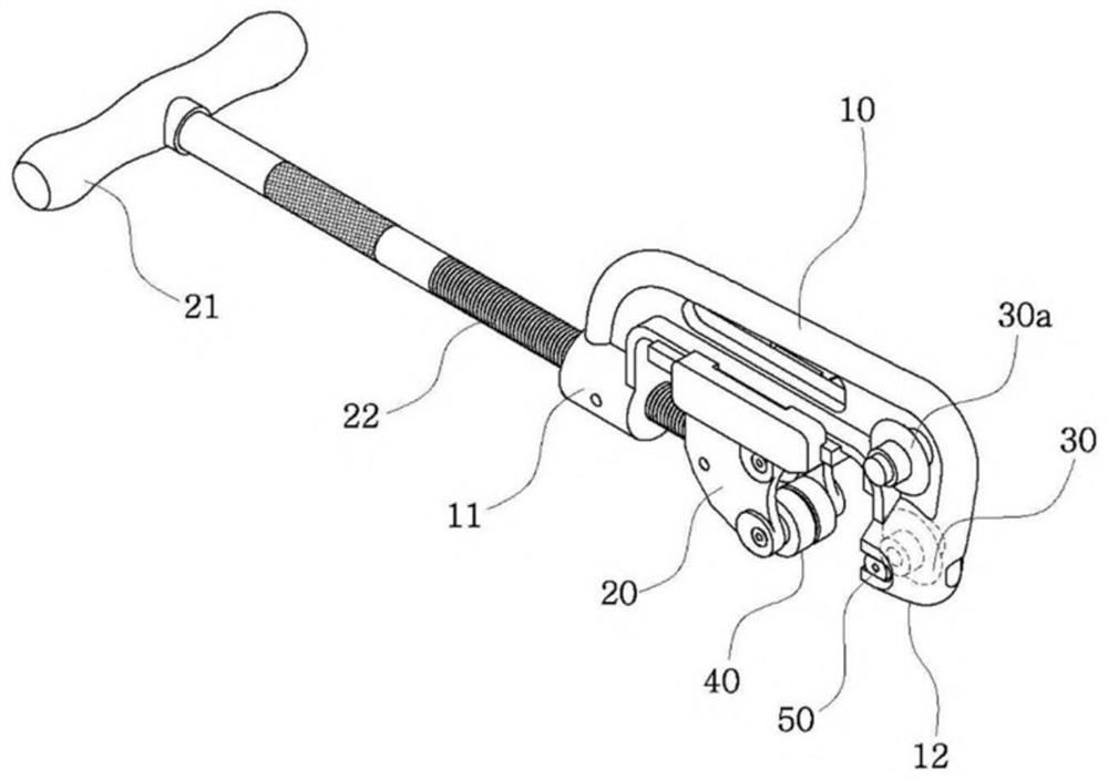 Pipe cutting device