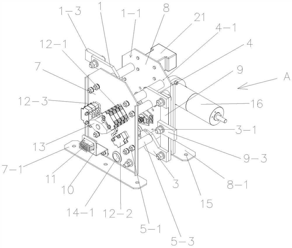 Monopole three-station electric disconnecting switch for locomotive and using method thereof