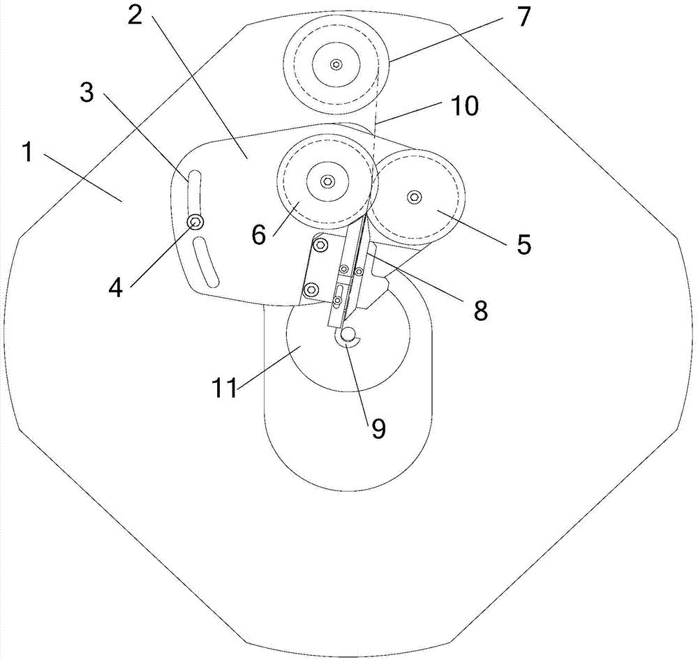 Cable interlocking armoring machine and cable armoring roll forming device