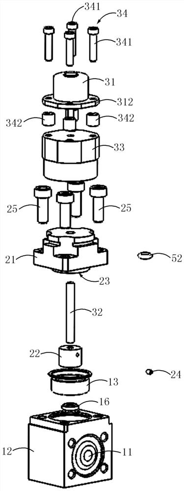 Mass flow controller and flow adjusting mechanism thereof