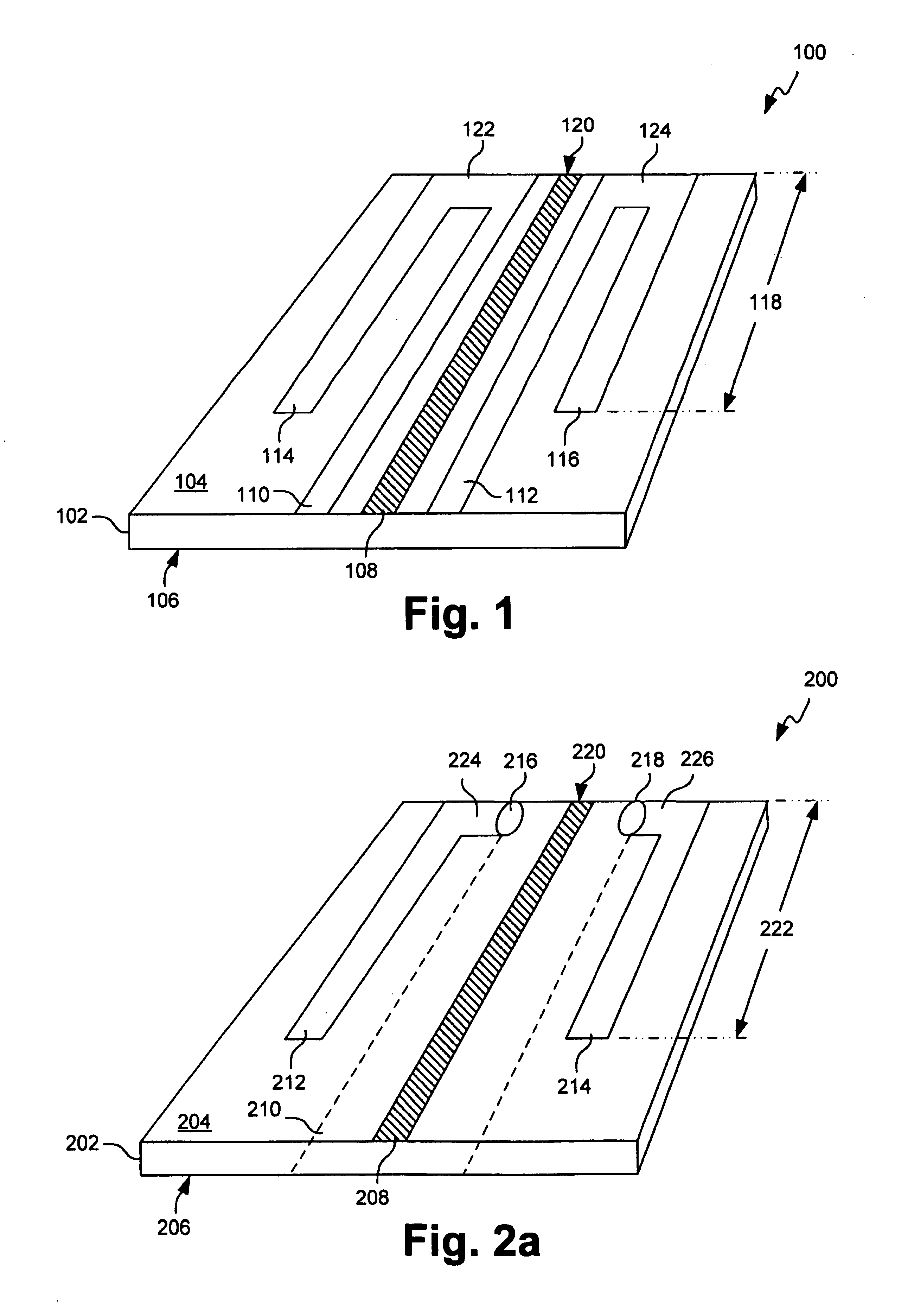 Effectively balanced dipole microstrip antenna