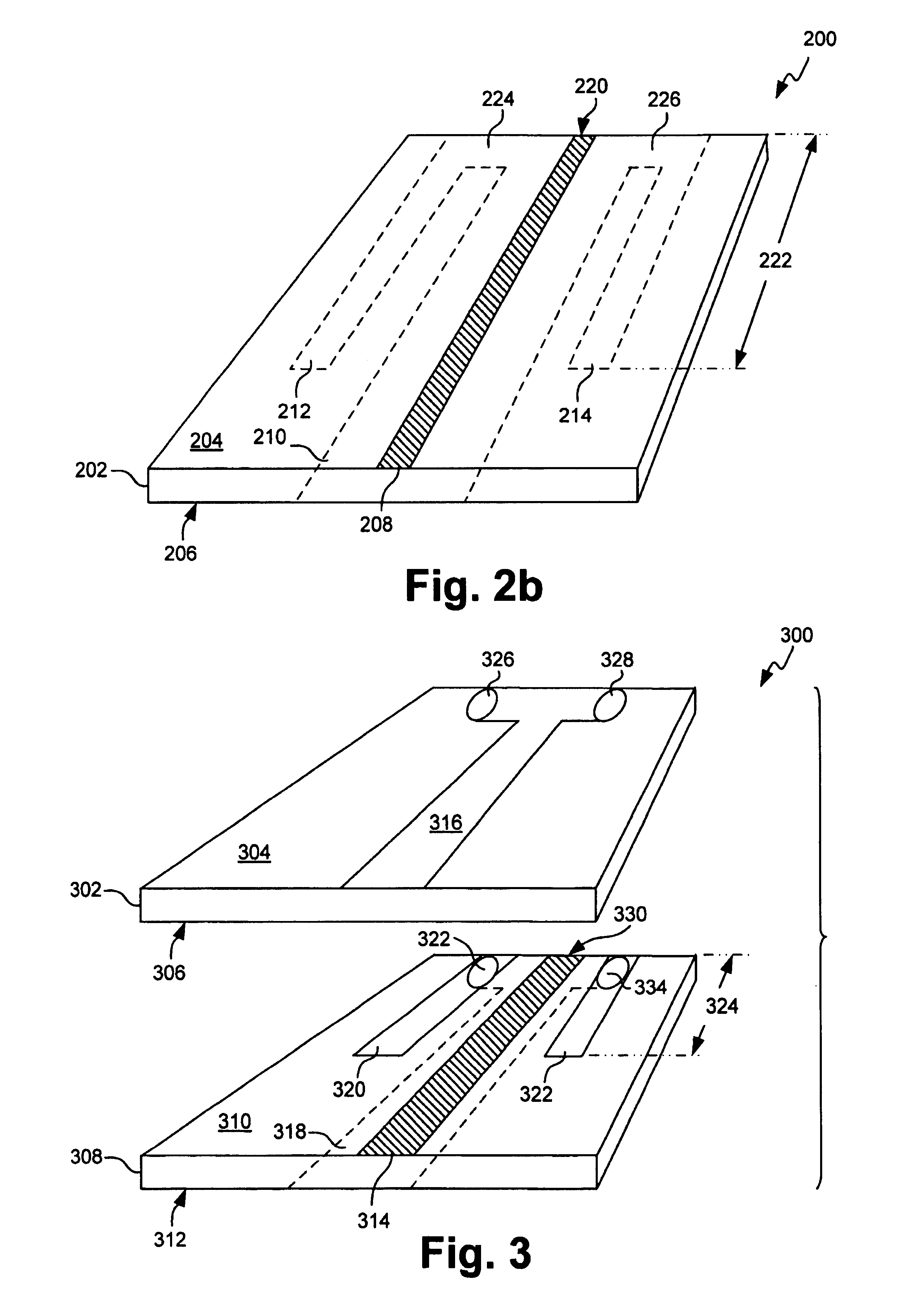 Effectively balanced dipole microstrip antenna