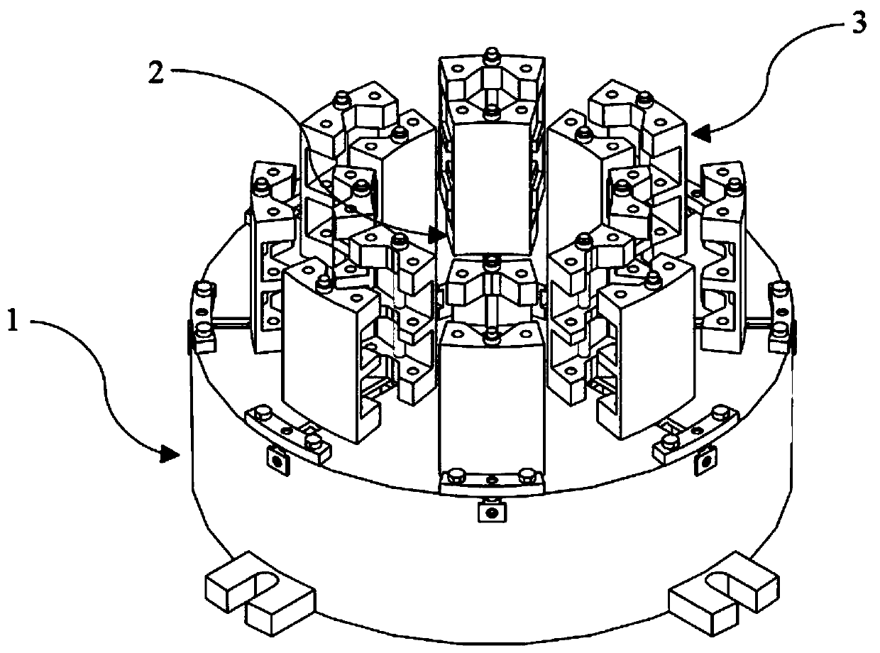 Multi-directional linkage pipe clamp for self-adaptively clamping thin-wall pipes