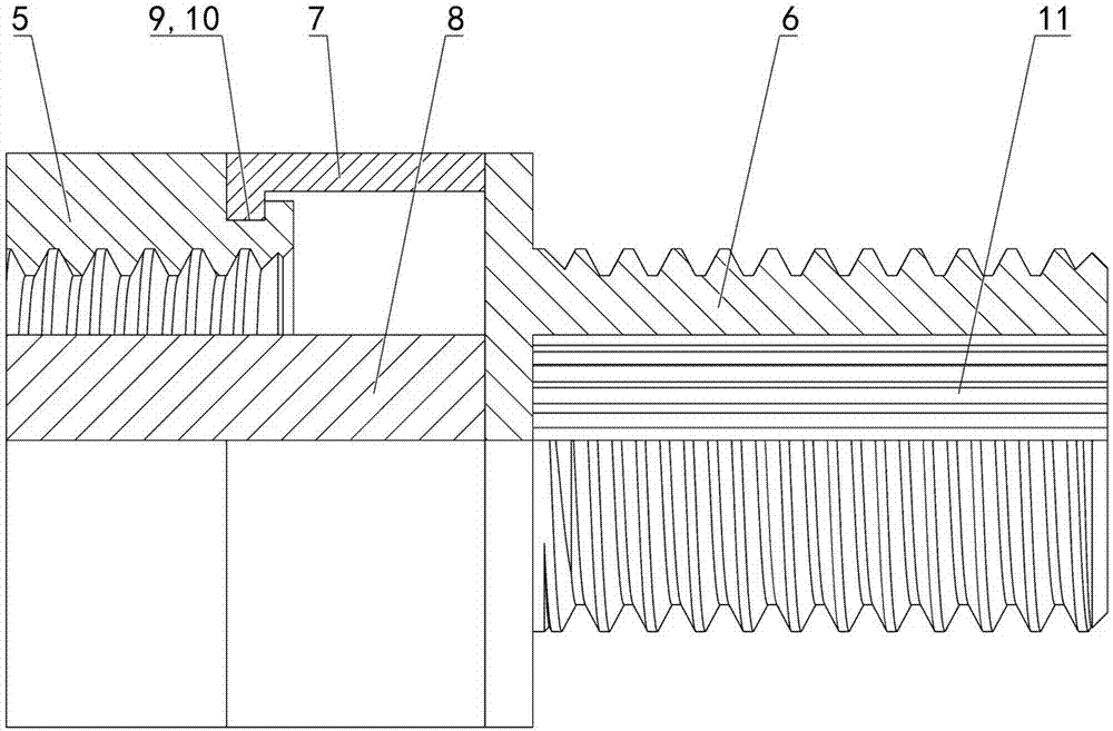 Isometric adjusting device for slitting tool equipment