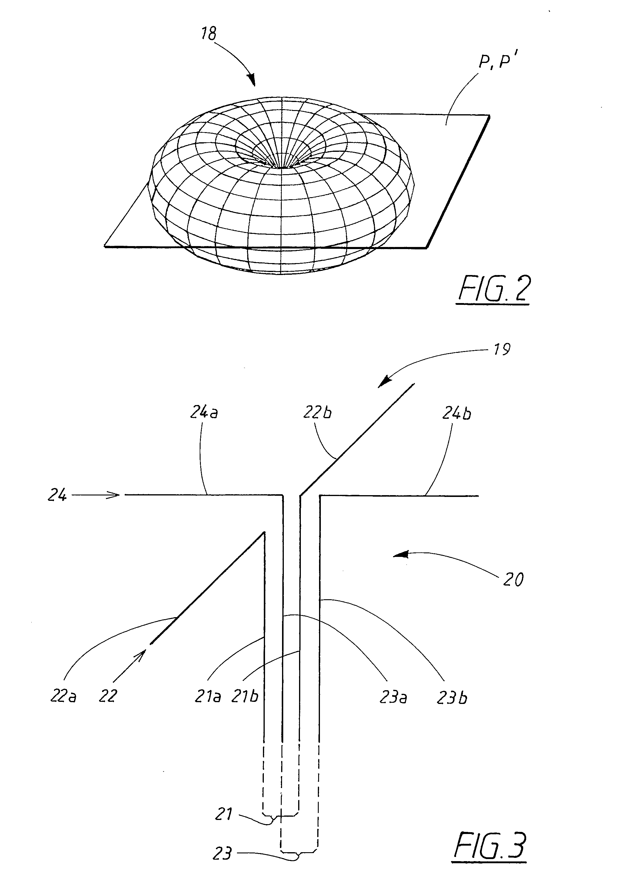 A Triple Polarized Clover Antenna With Dipoles