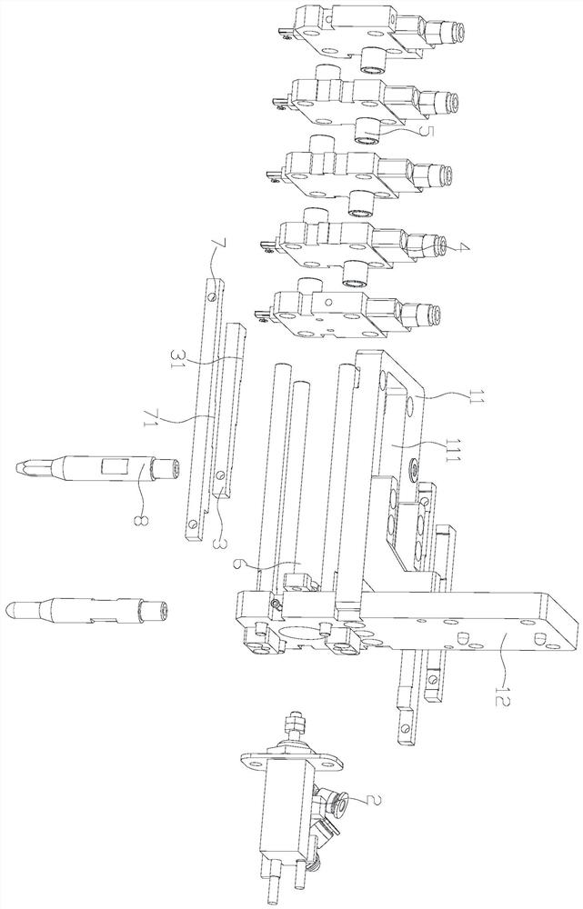 In-mold variable-pitch material moving module