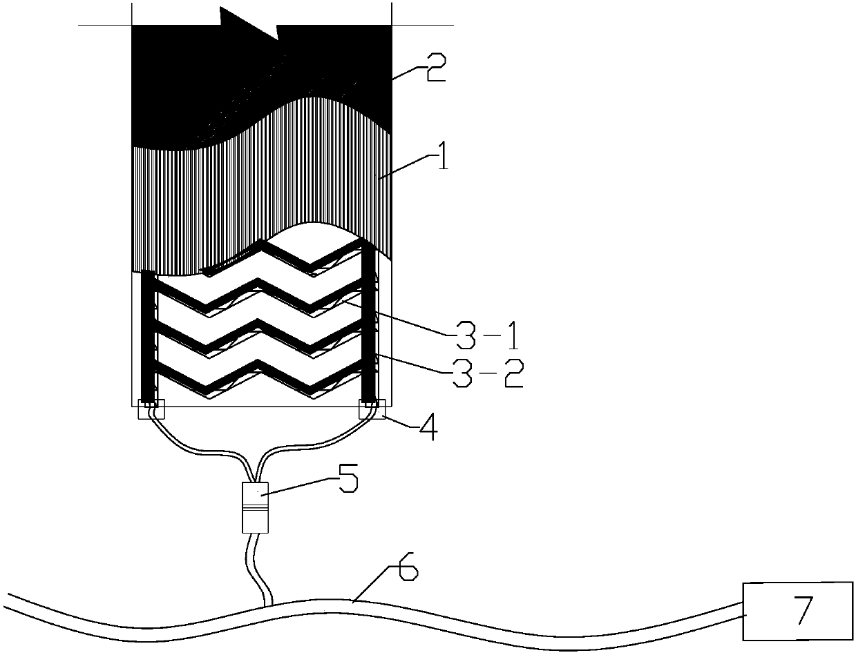 Heating-type plastic drainage plate and construction method thereof