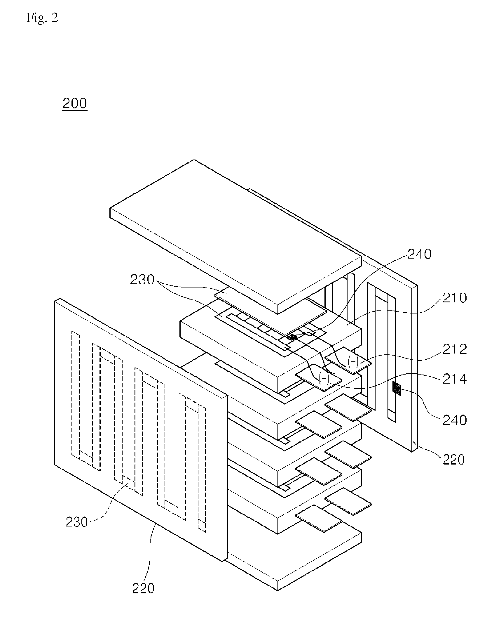 Battery assembly having a heat-dissipating and heat-emitting functions