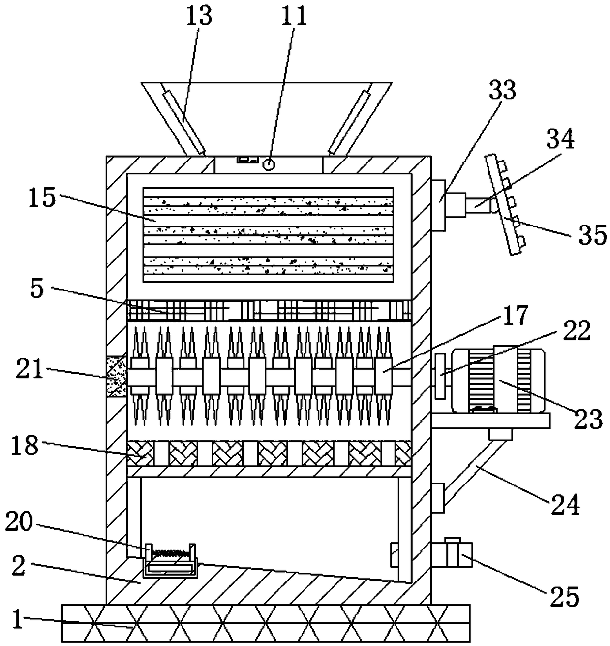 Waste plastic recovery device for electronic products with good crushing performance