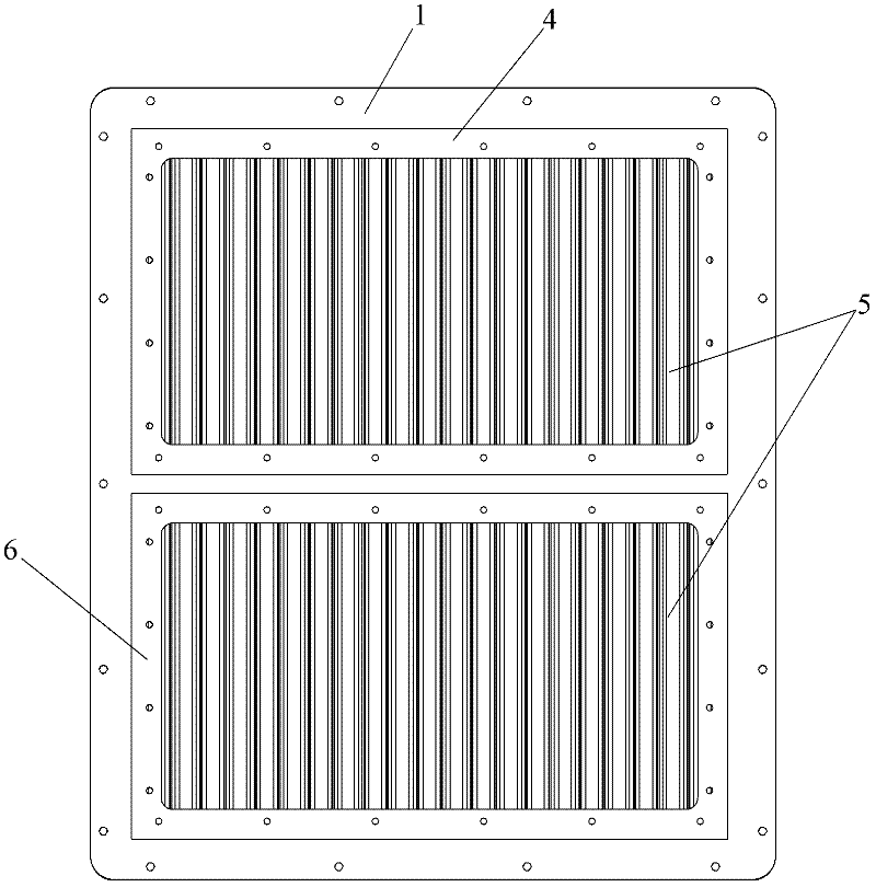 Ventilated rain removal grating for train air-conditioning system