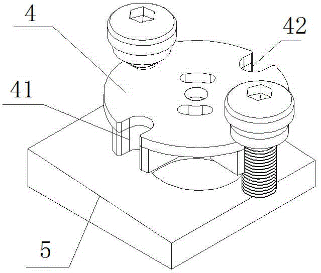 Screw supplying device