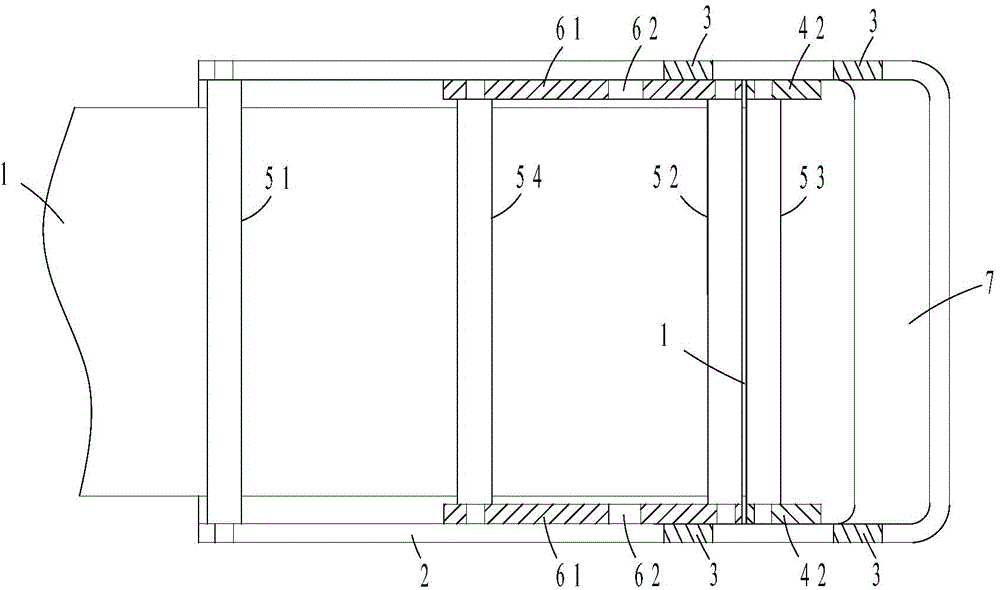 Feeding device for seamless air duct cloth production