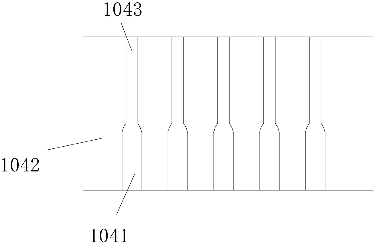 Restaurant waste water treatment device capable of uniformly aerating, increasing oxygen and promoting activity