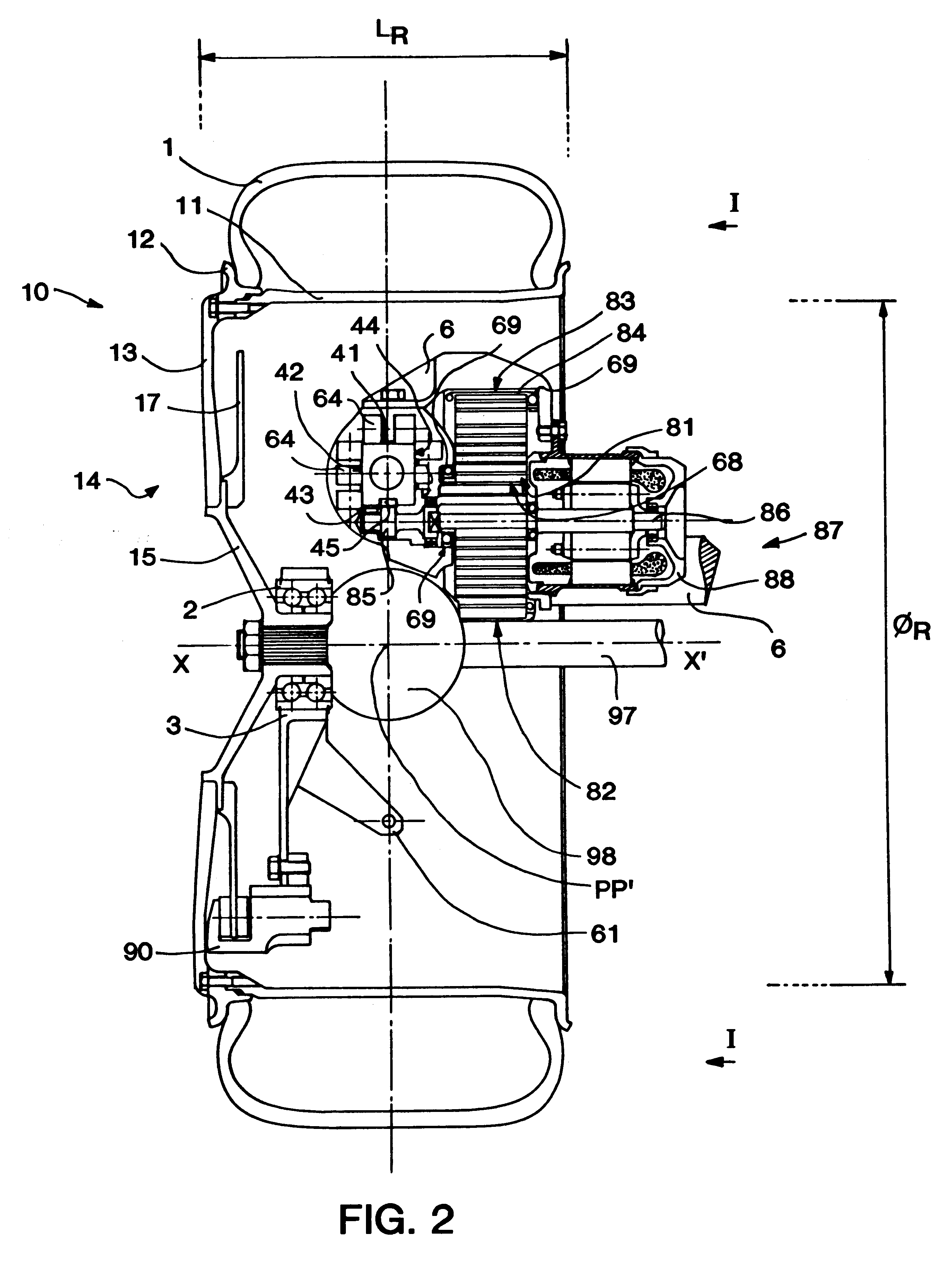 Assembly containing a wheel and a suspension integrated with the wheel