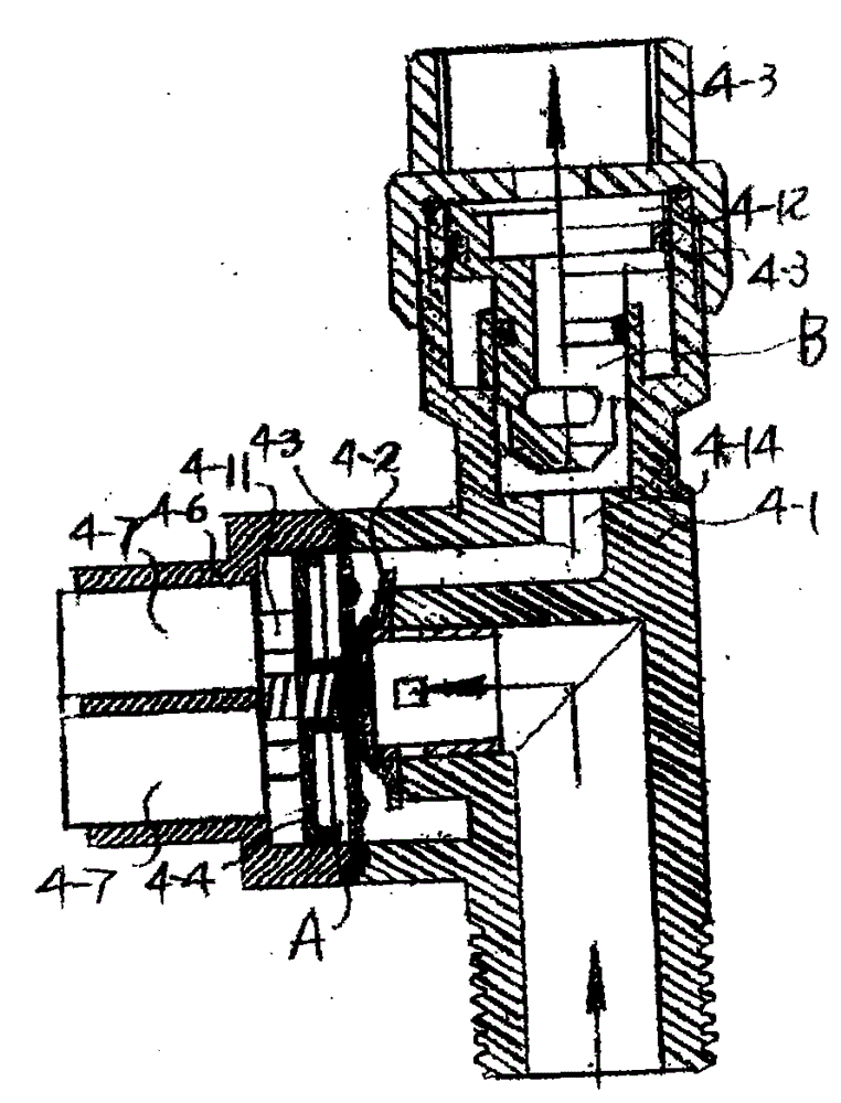 Vertical rapid-heating type electric water heater with pressure reduction function