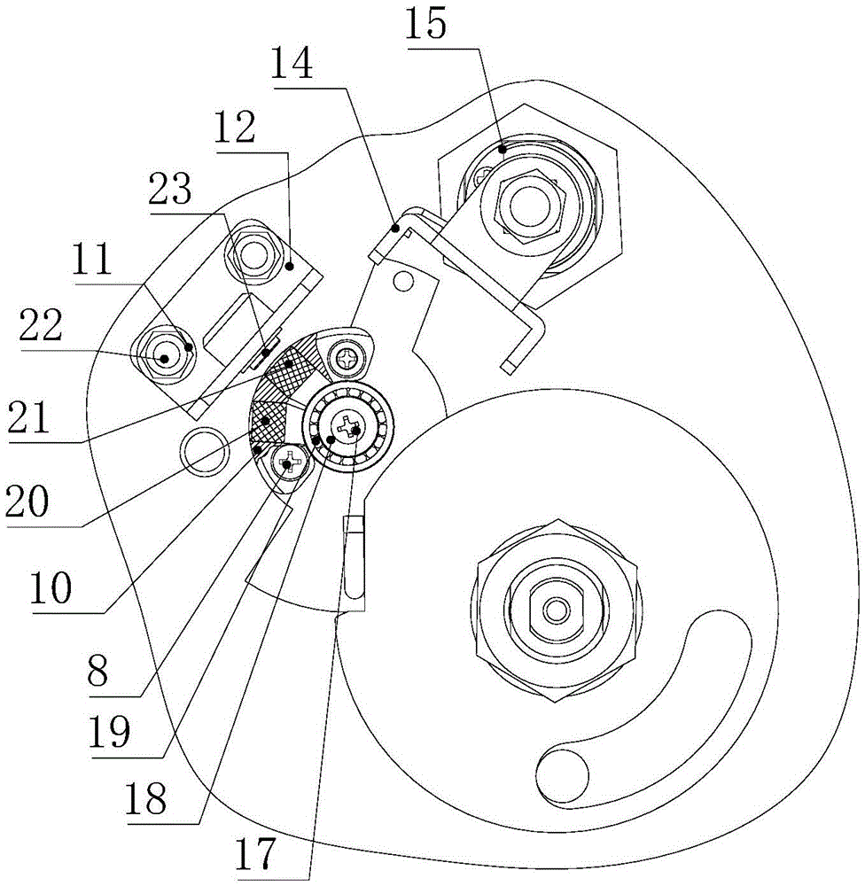 Locking device used for electronic-control-free well lid lock and having stable gear maintaining function