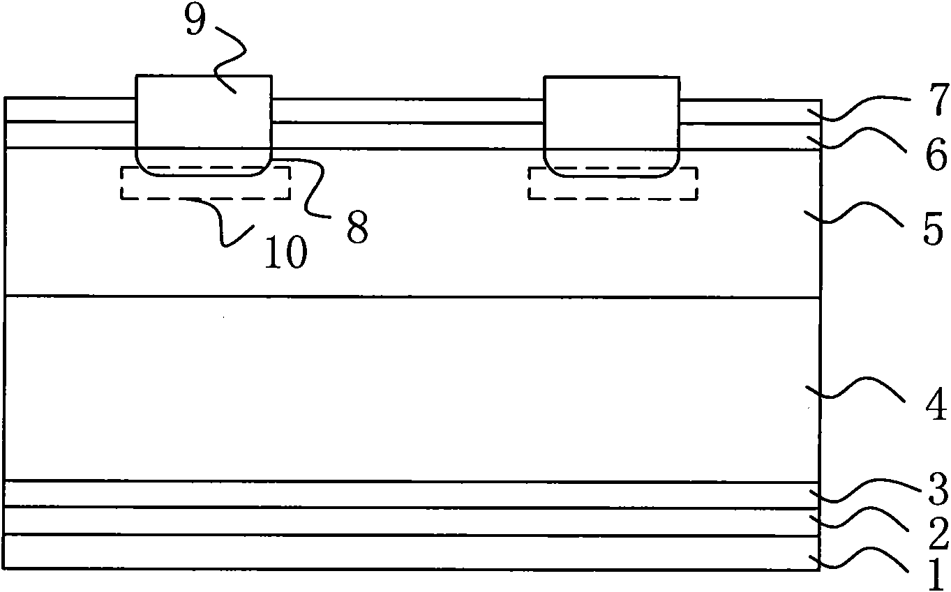 Heavily-doped UMG silicon epitaxially generated high-low junction-based solar cell and preparation method