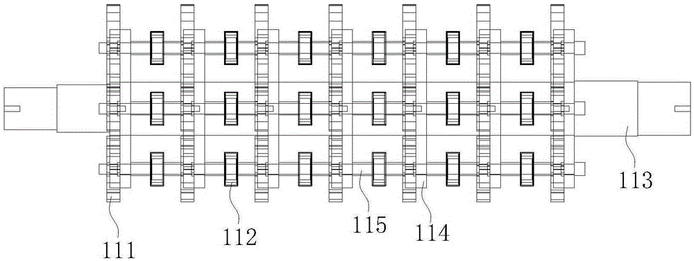 Crushing assembly and crusher comprising same