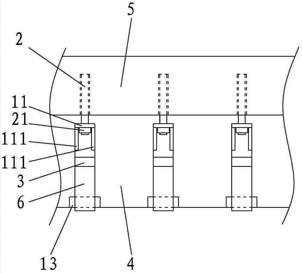 Method for constructing fastening device of reinforced concrete girder and floor slab