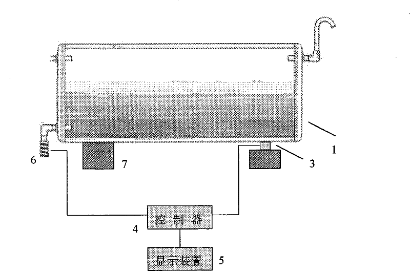 Method and device for accurately monitoring quantity of water in water tank of solar water heater