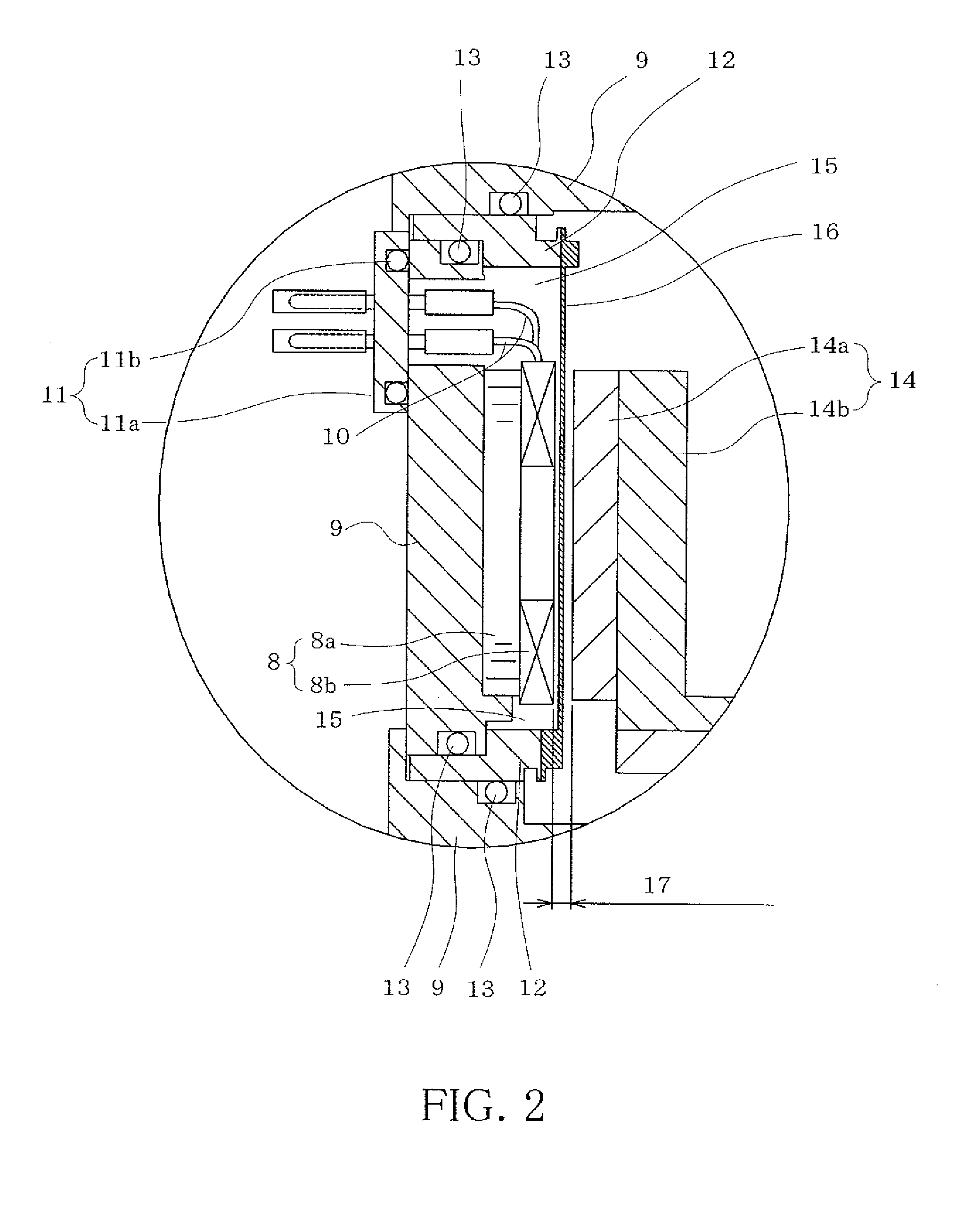 Vacuum robot, vacuum motor for vacuum robot, and production method of said vacuum motor