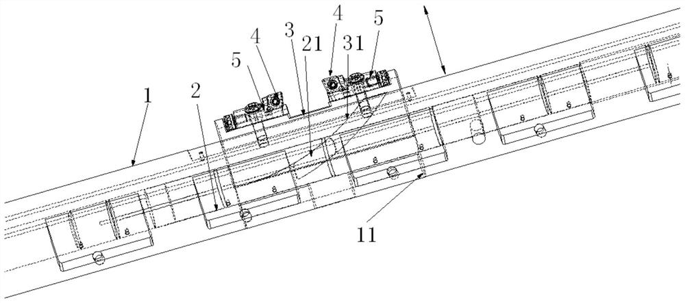 A linear boring tool capable of variable feed cutting