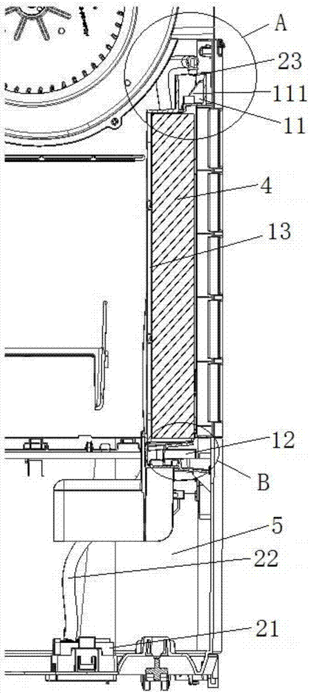 Water discharging device and cooling fan