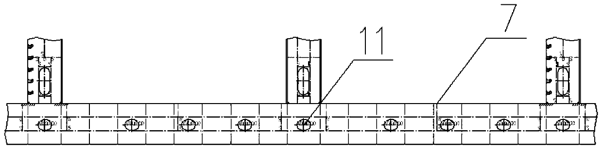 Bottom structure of container ship with bottom longitudinal girders centrally arranged