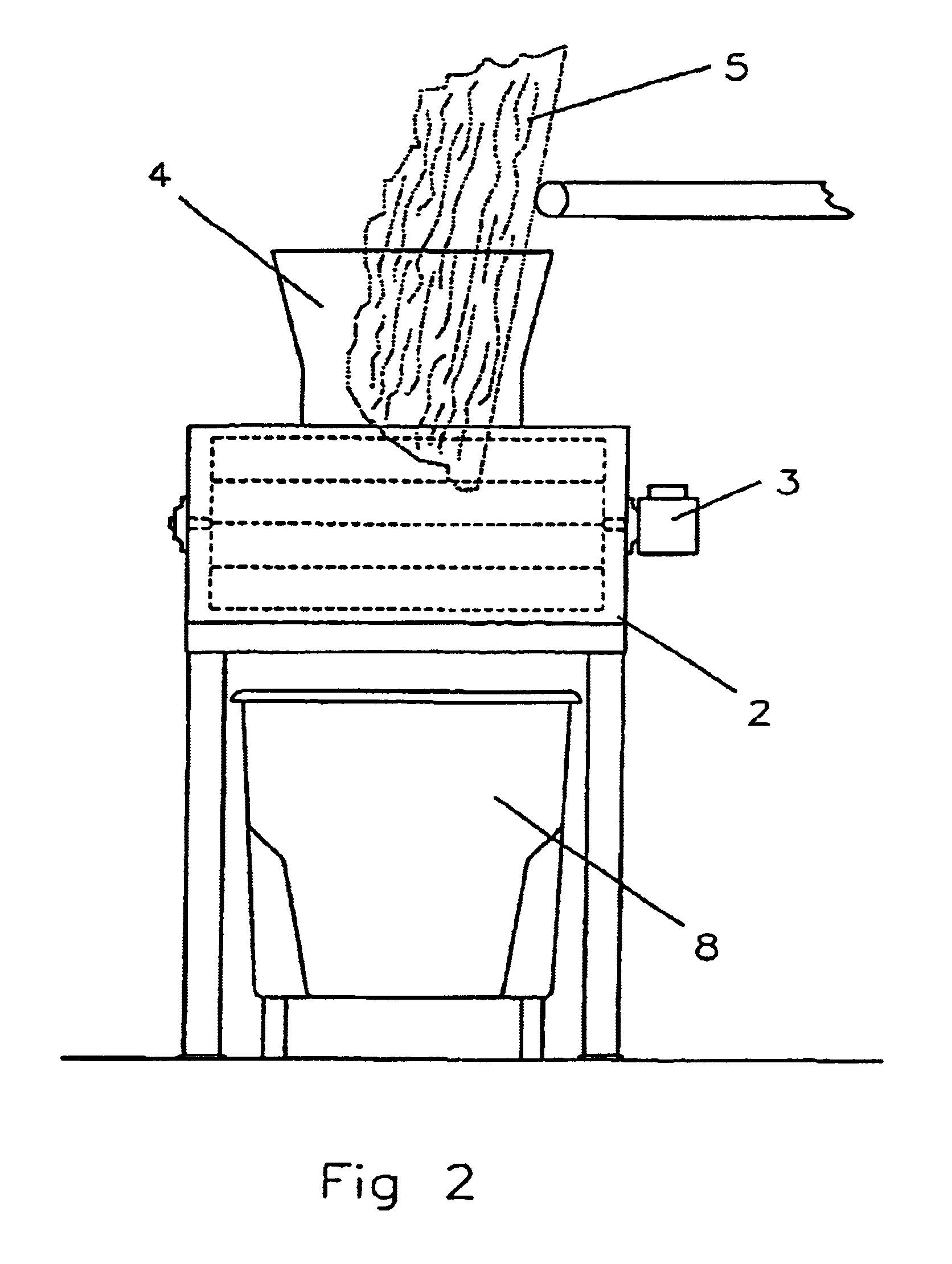 Apparatus for breaking up compacted laundry