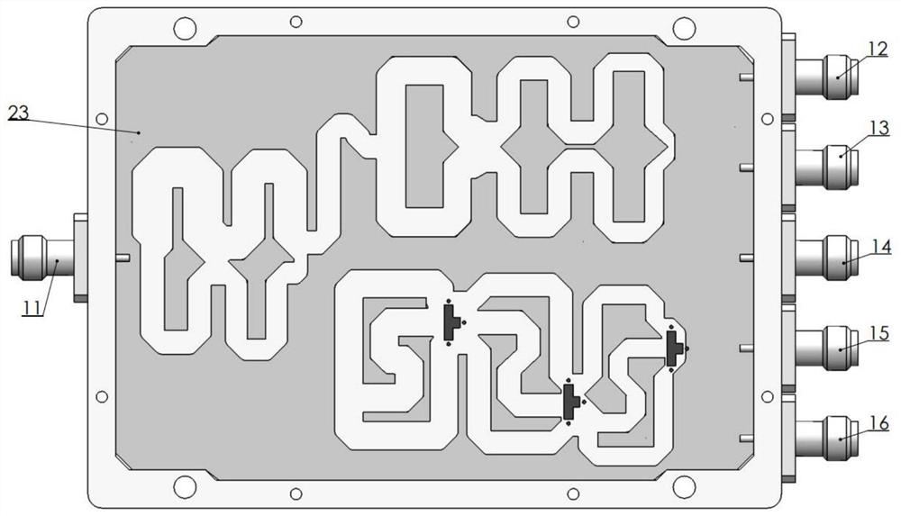 Broadband one-to-five microstrip circuit