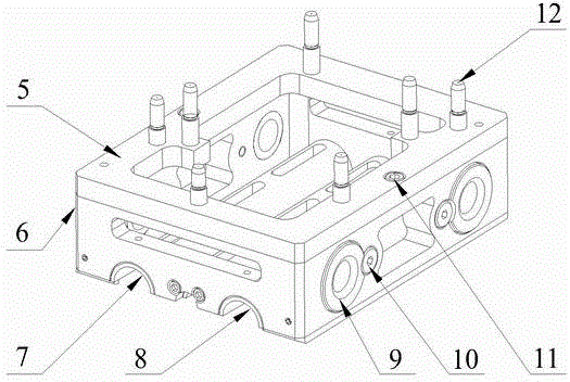 Tunnel type oven berth mechanism suitable for automatic online and offline