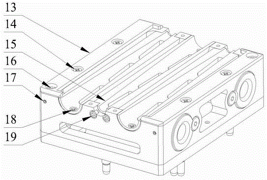 Tunnel type oven berth mechanism suitable for automatic online and offline