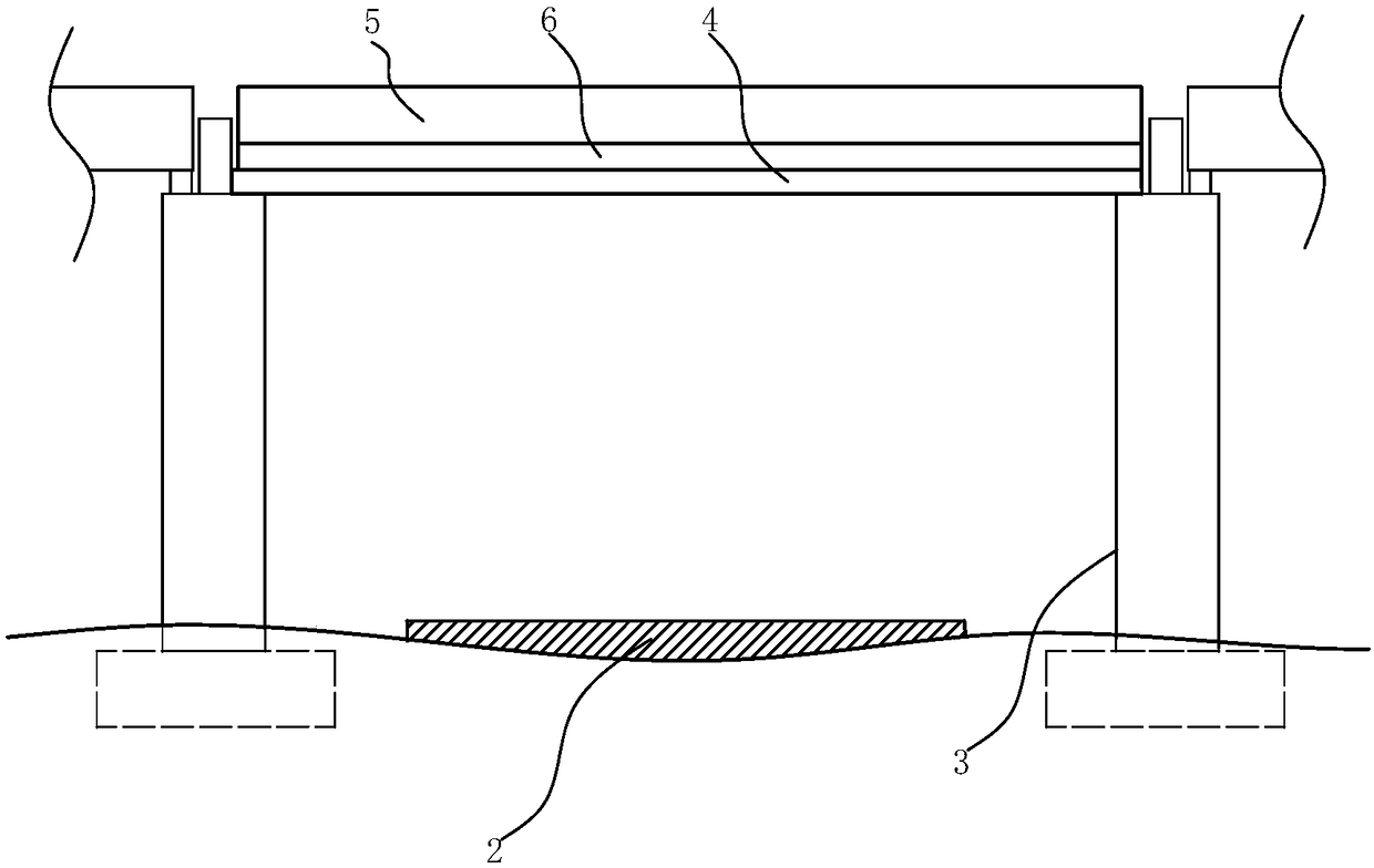 Protective structure and construction method for crossing line in road and bridge extension construction