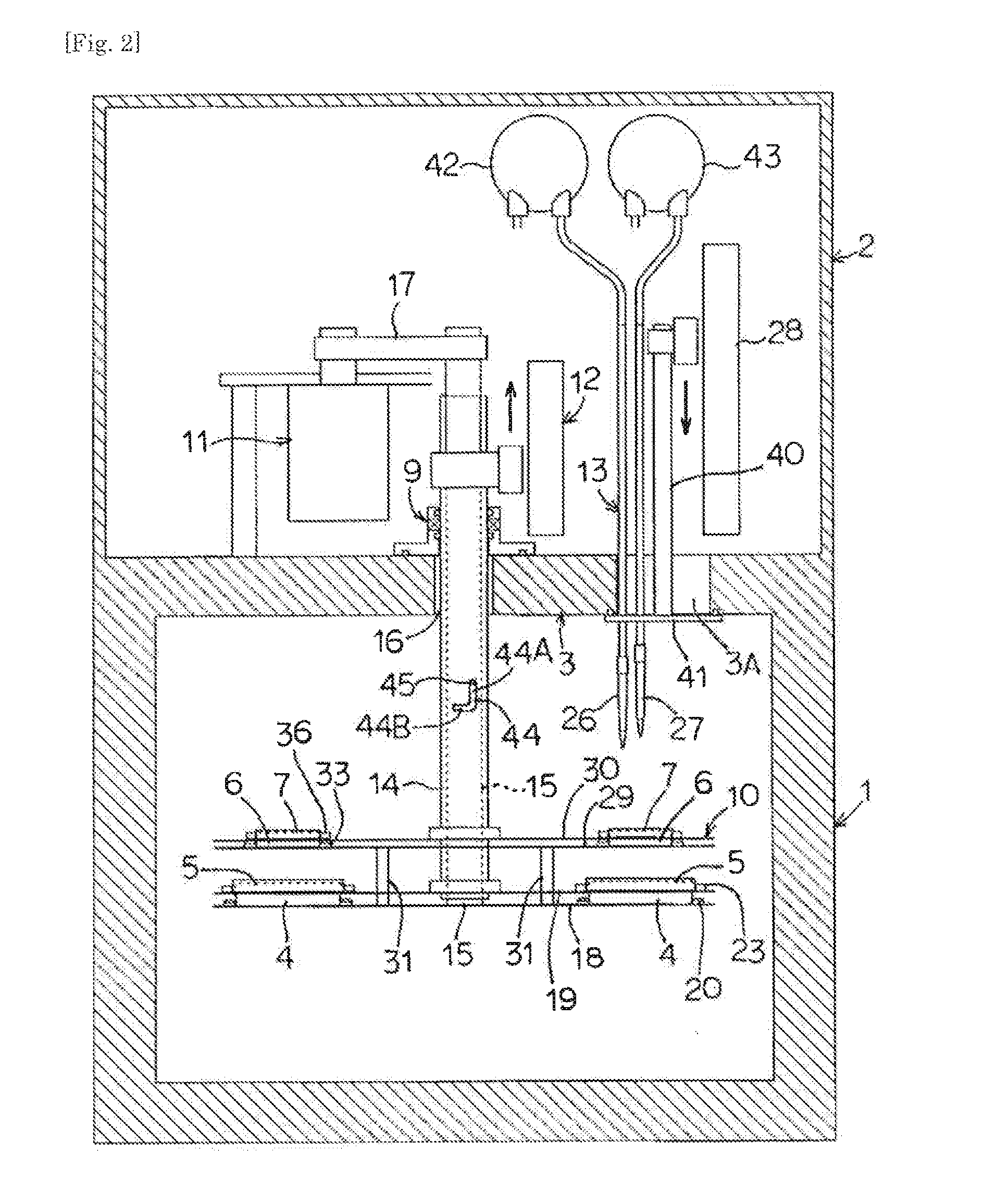 Cell culture device having culture medium replacement function