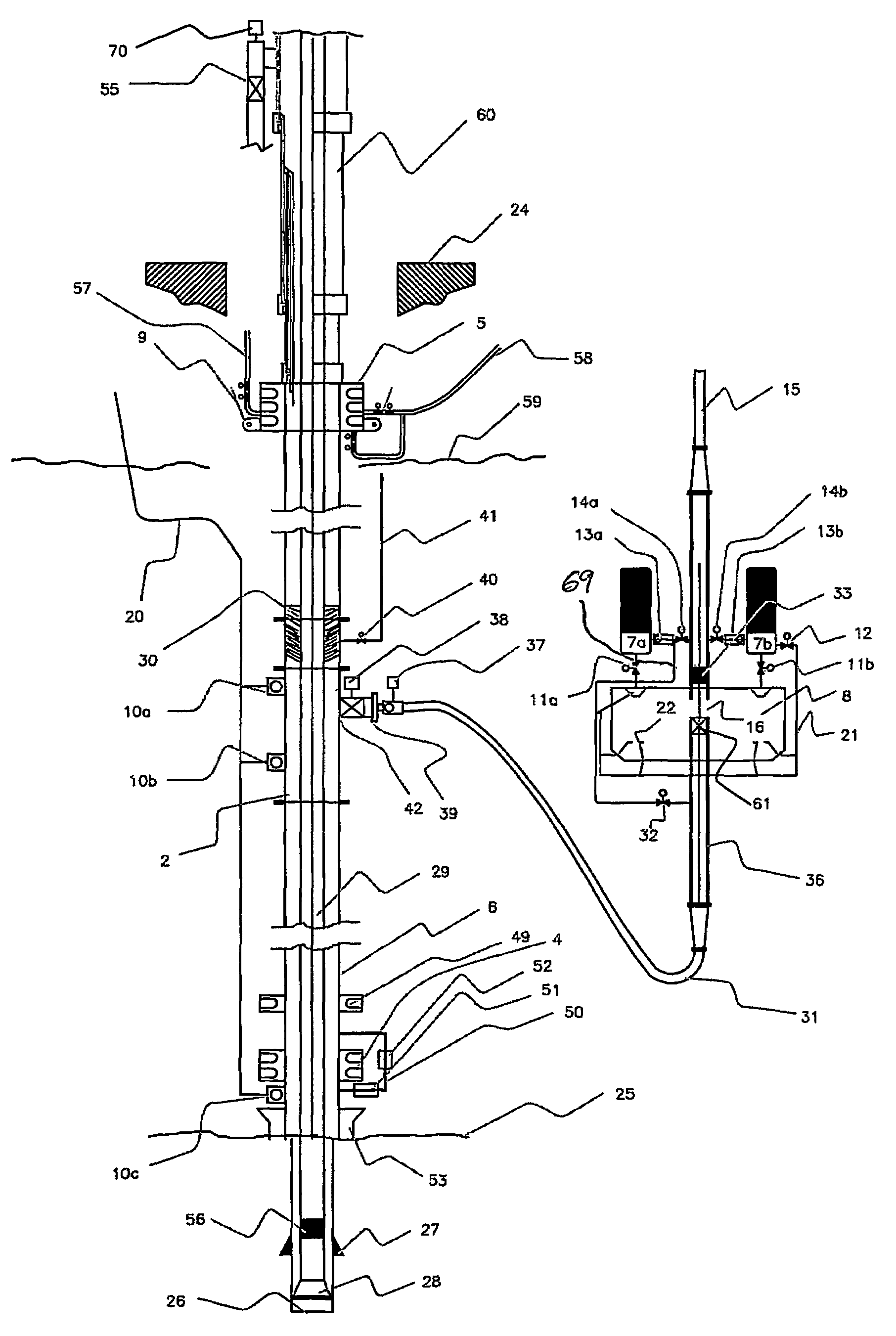 Arrangement and method for regulating bottom hole pressures when drilling deepwater offshore wells