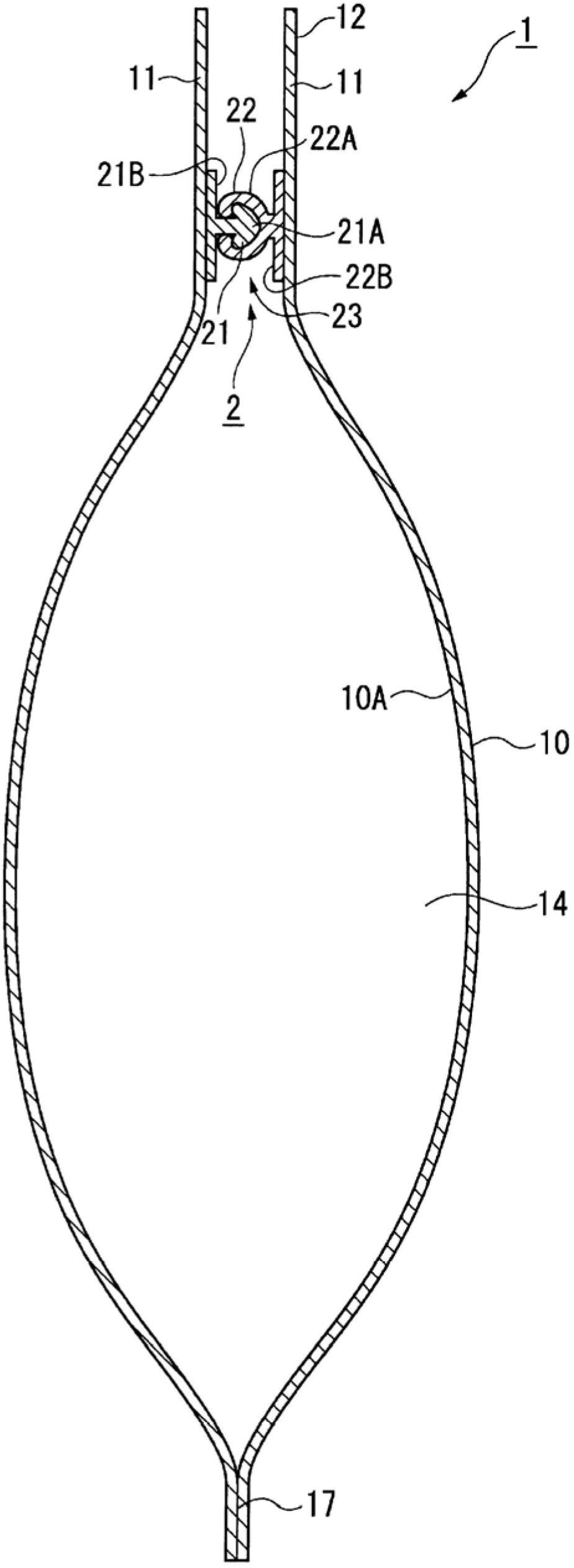 Zipper tape, packaging bag with zipper tape, method for producing packaging bag with zipper tape and production device therefor