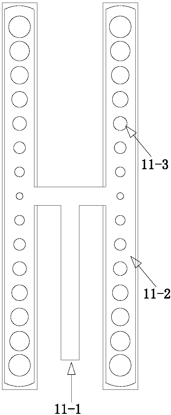 Photoelectric induction type oil-water two-phase automatic separating device