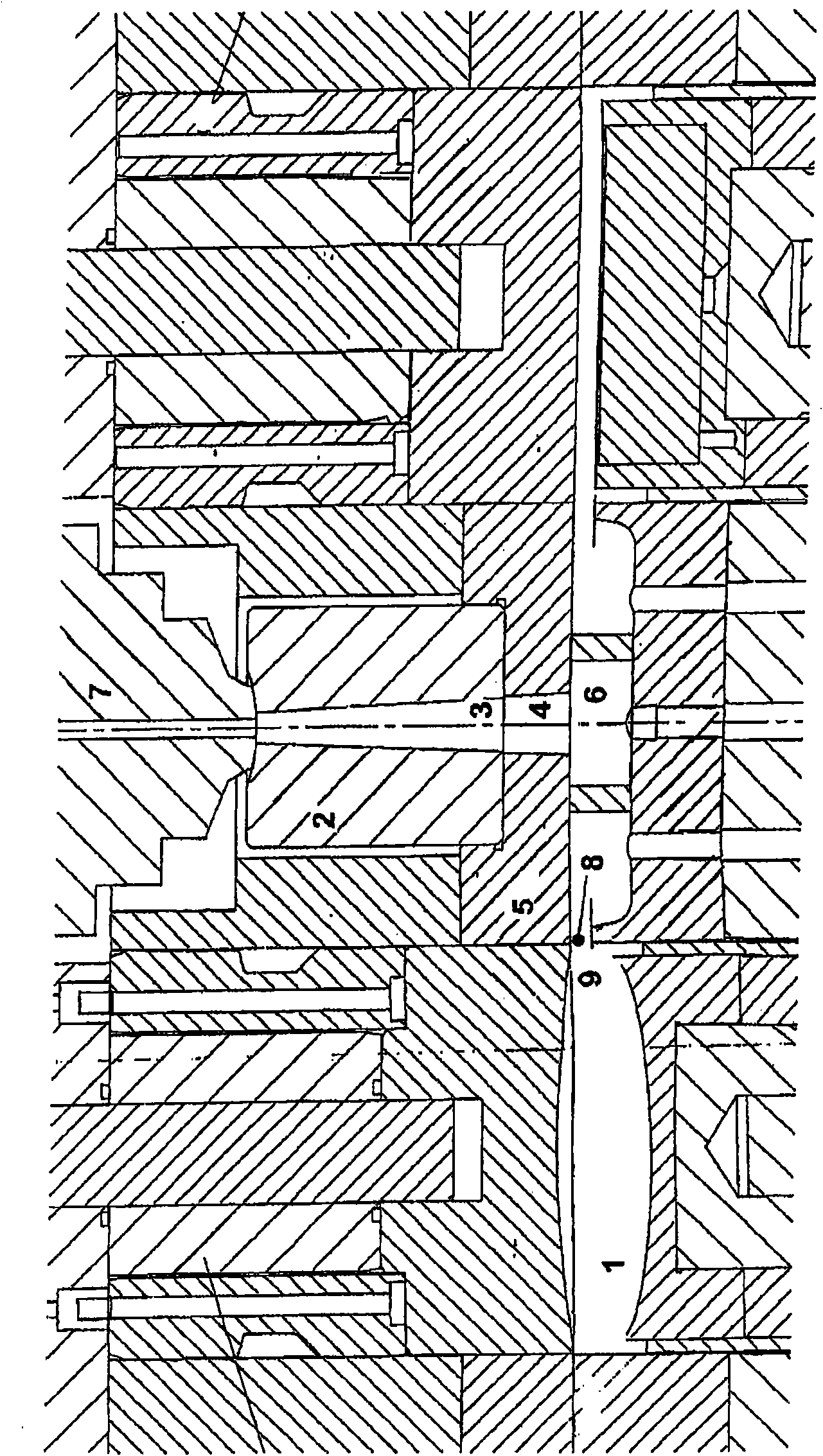 Method and device for producing thick-walled plastic components, in particular optical components