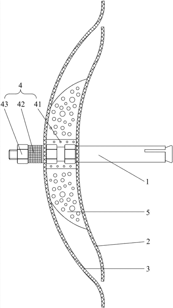 Side slope vegetation spray-seeding layer reinforcing device and method