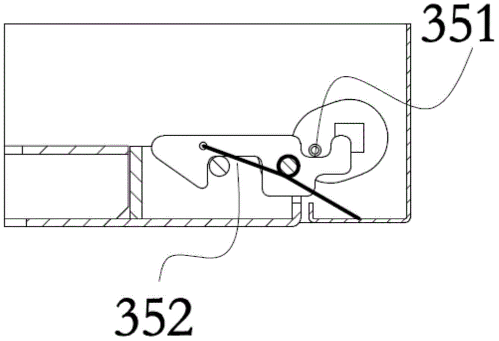 Automatic reset locking mechanism and VTM machine provided with same