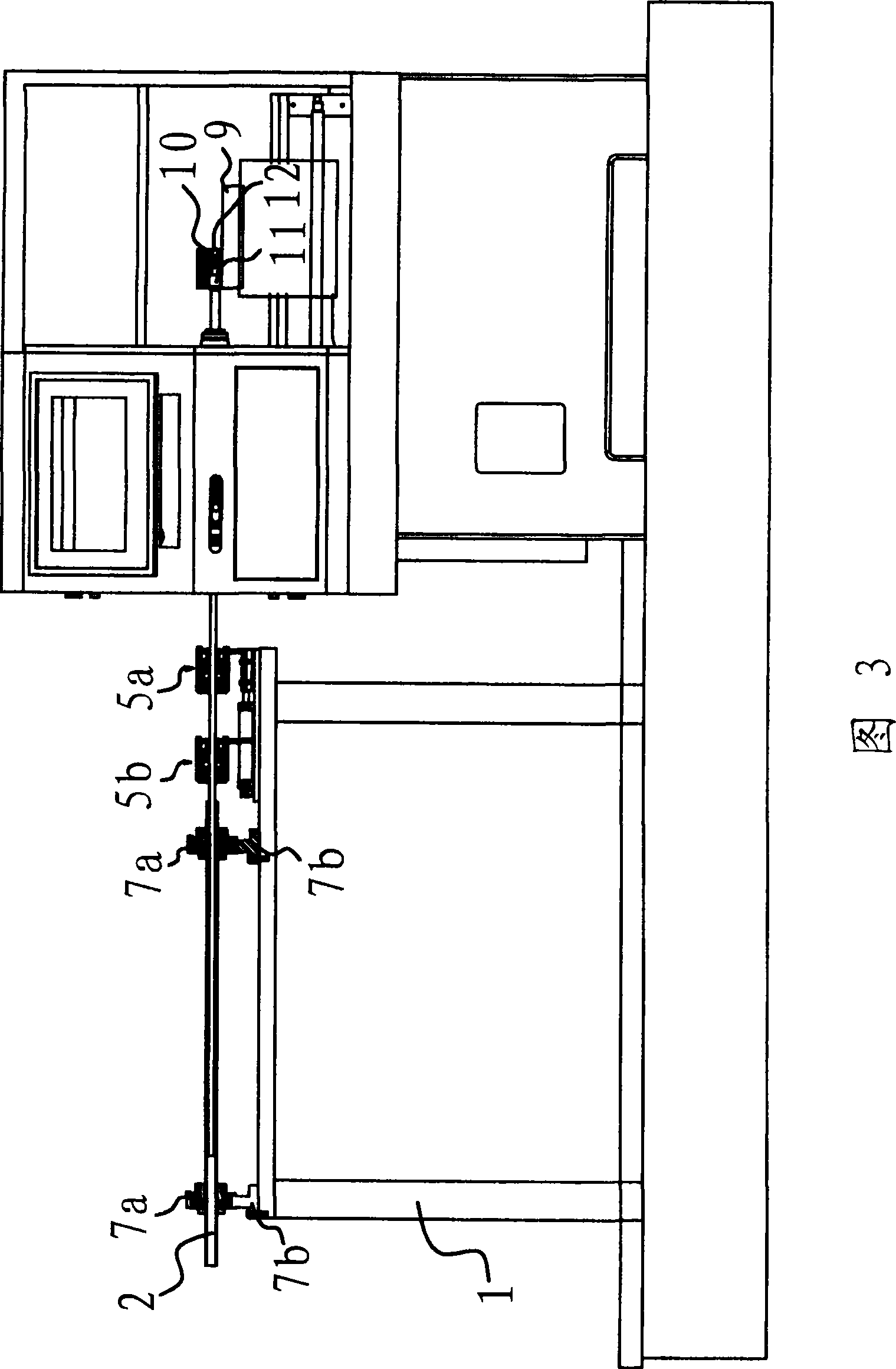 Automatic feeding device for lathe