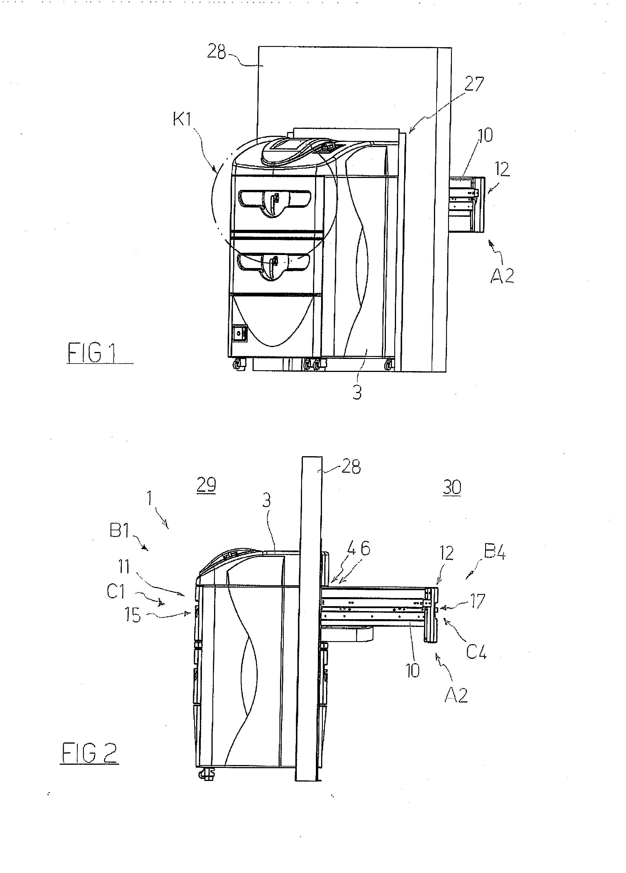 Disinfecting/sterilising machine for disinfecting/ sterilising endoscopes